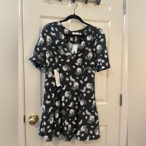 Topshop Bella V-neck mini tea dress in blurred floral print, size 8, never worn